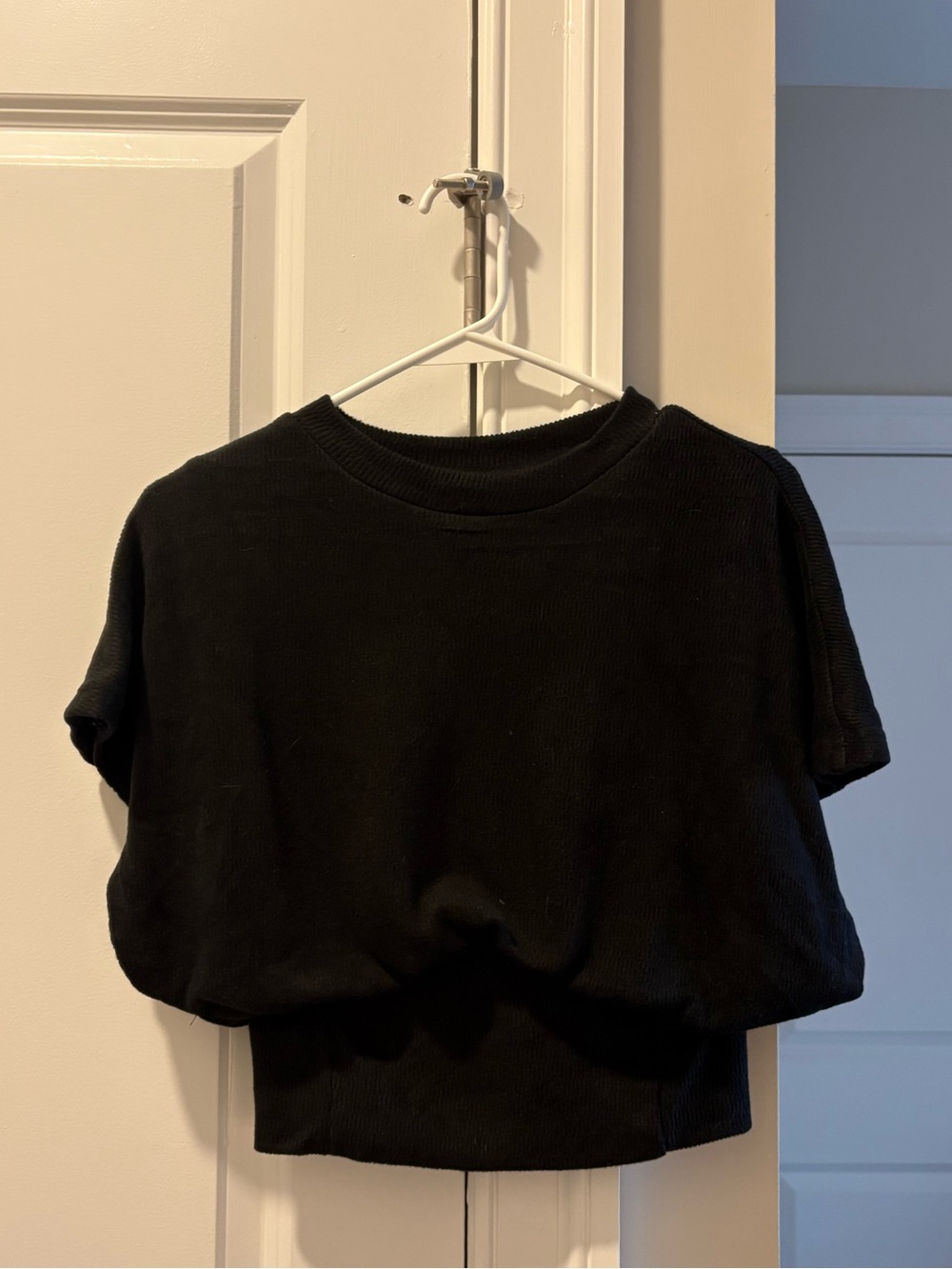 Missguided + Black Short-Sleeve Cropped Tee